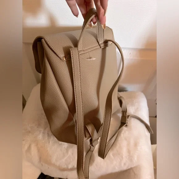 Tan pebble faux leather medium backpack bag beige - Picture 7 of 10